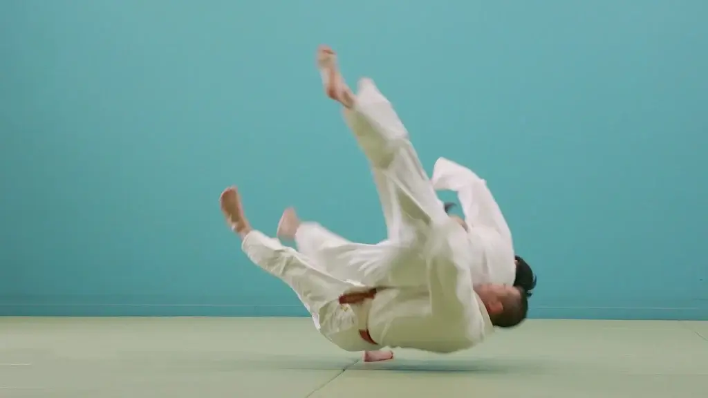 Daki-wakare Wurf durch einen Judoka.