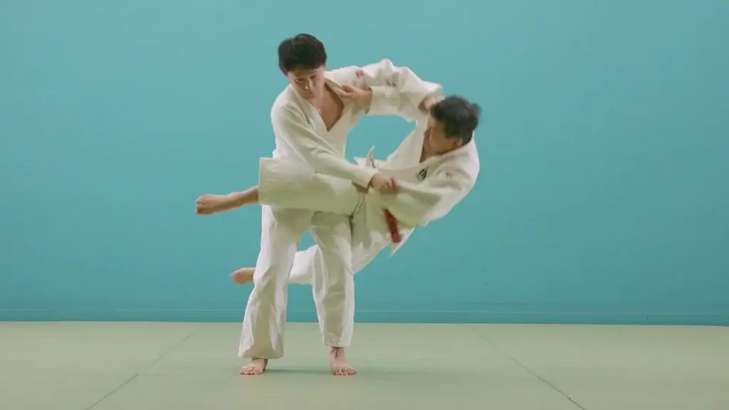 Kani-basami von einem Judoka ausgeführt.