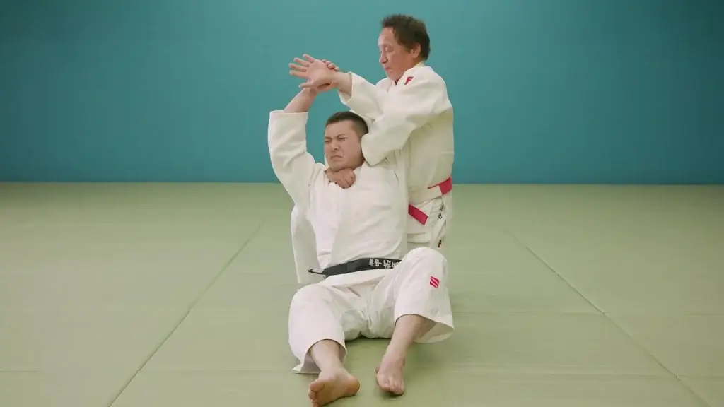 Judoka in Kataha-jime Position.