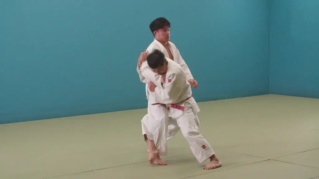 Ko-uchi-makikomi in Aktion.