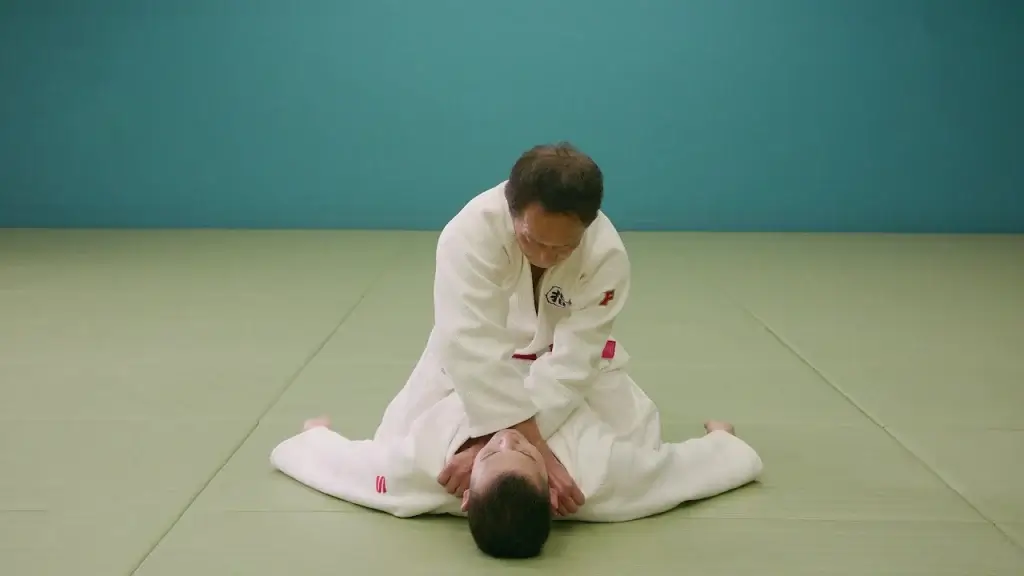 Anwendung von Nami-juji-jime durch einen Judoka.