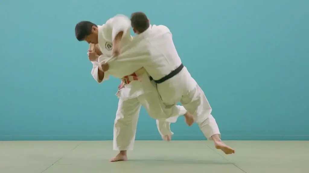 O-soto-makikomi in Aktion.