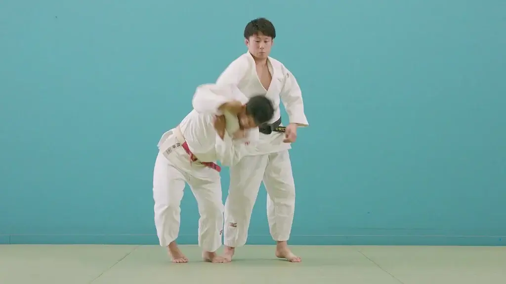 Uchi-makikomi in Aktion.