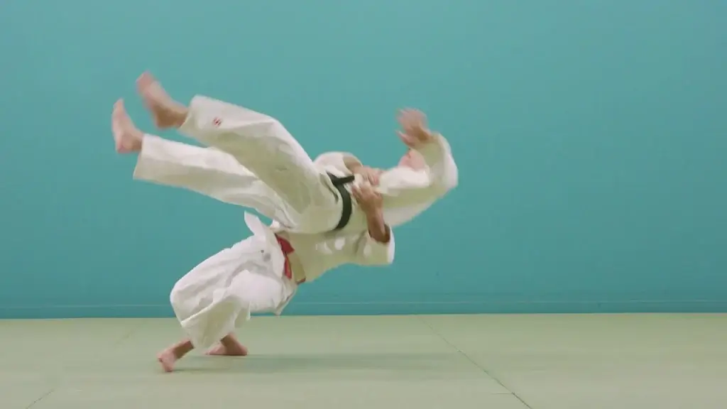 Ura-nage Konter durch einen Judoka.